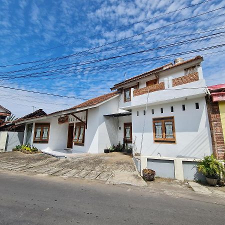 Brb Guesthouse Banyuwangi  Exteriör bild